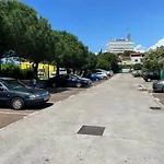 Need 公寓 普拉